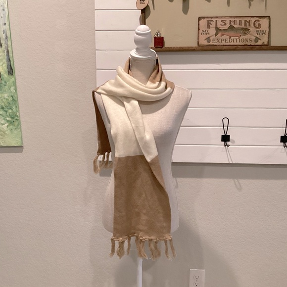 Westbound Scarf - Picture 1 of 3